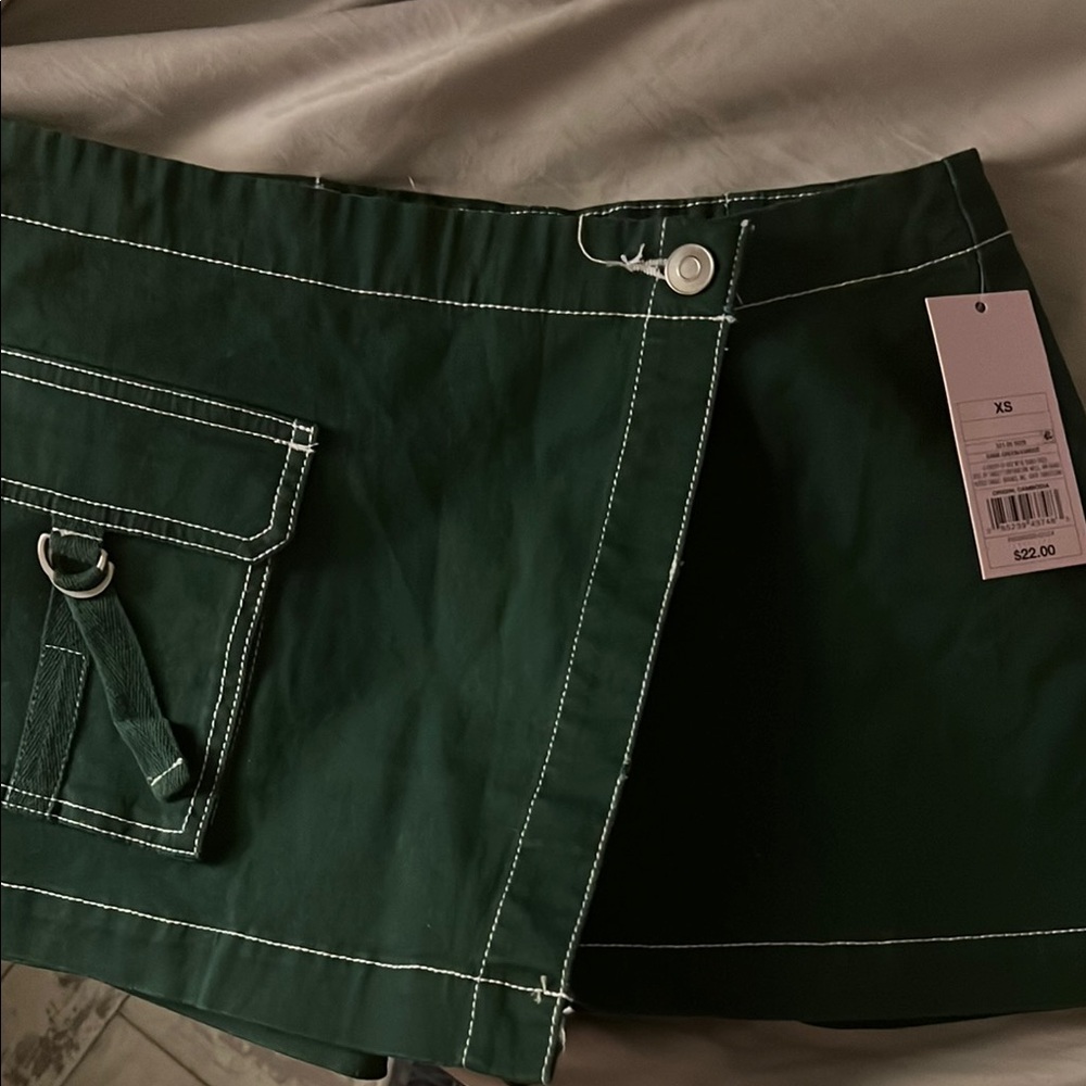 Chic Dark Green Mini Skirt with Pocket